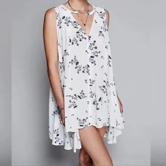 Free People - Sleeveless Tunic/Dress with Keyhole Front - Picture 2 of 8